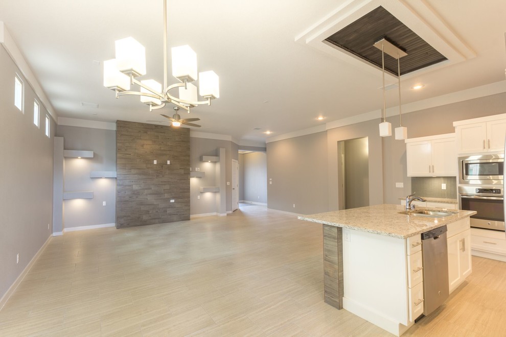 Home design - transitional home design idea in Austin