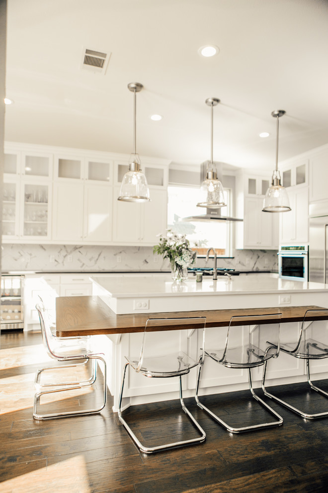Example of a minimalist kitchen design in Dallas
