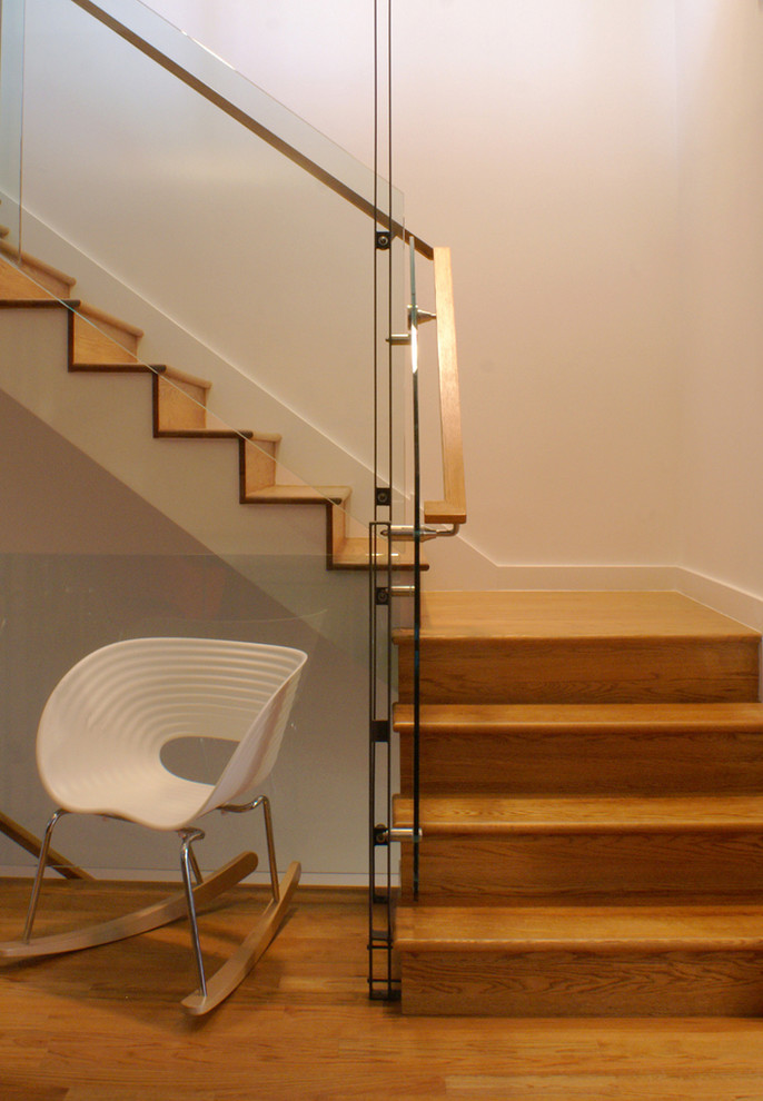 Photo of a modern wood l-shaped staircase in San Francisco with wood risers.
