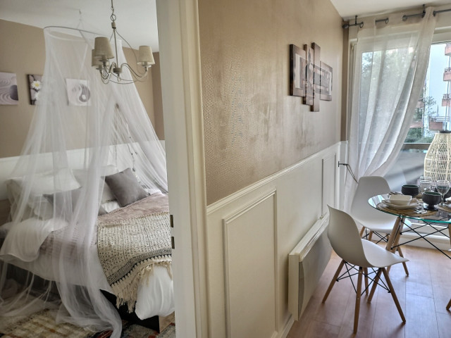 Boho-chic transitional-bedroom