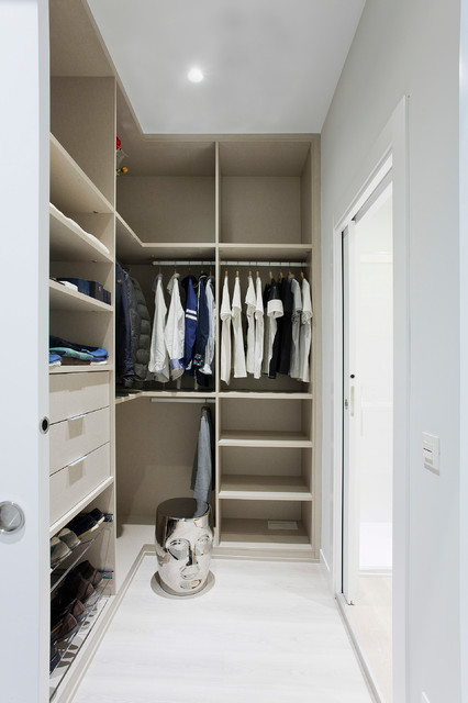 ANTES Y DESPUES  INCREIBLE CAMBIO EN UN PEQUE&Ntilde;O APARTAMENTO contemporary-wardrobe