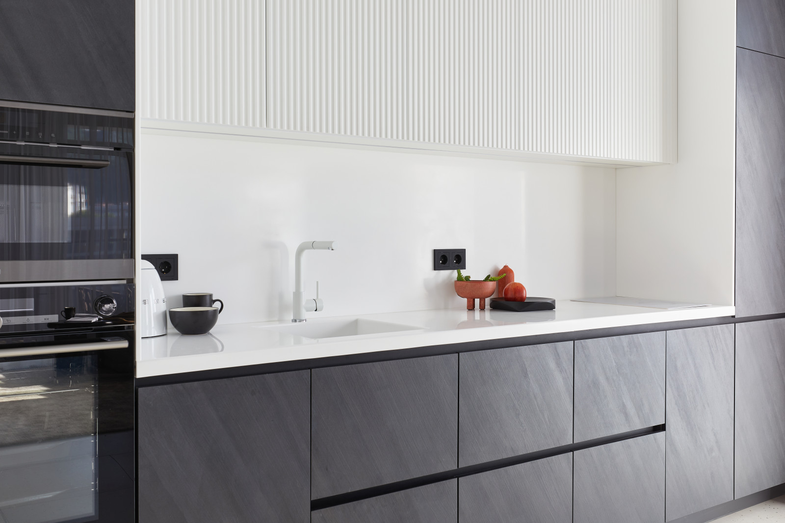 Монохромный минимализм