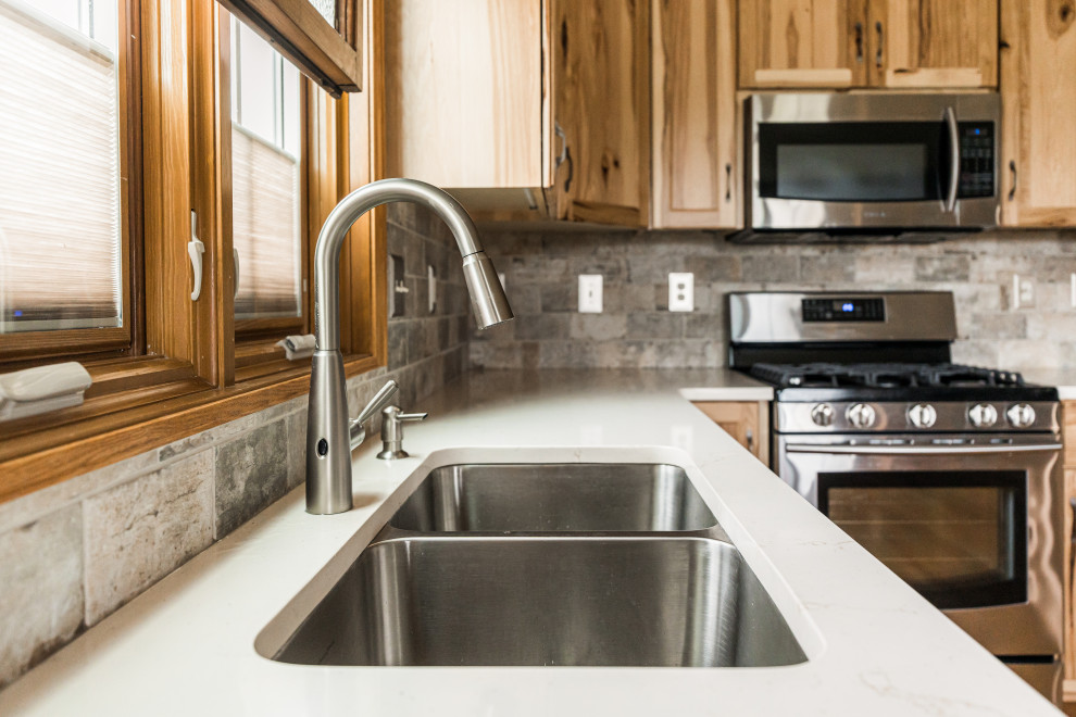Home design - rustic home design idea in Chicago