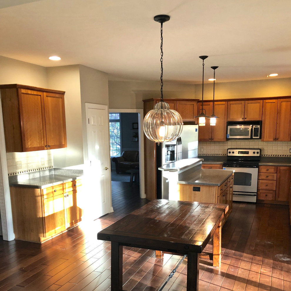 Example of a transitional kitchen design in Indianapolis