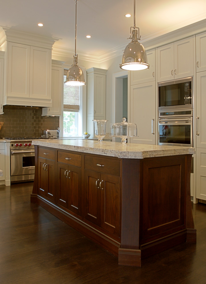 Kitchen - kitchen idea in Chicago