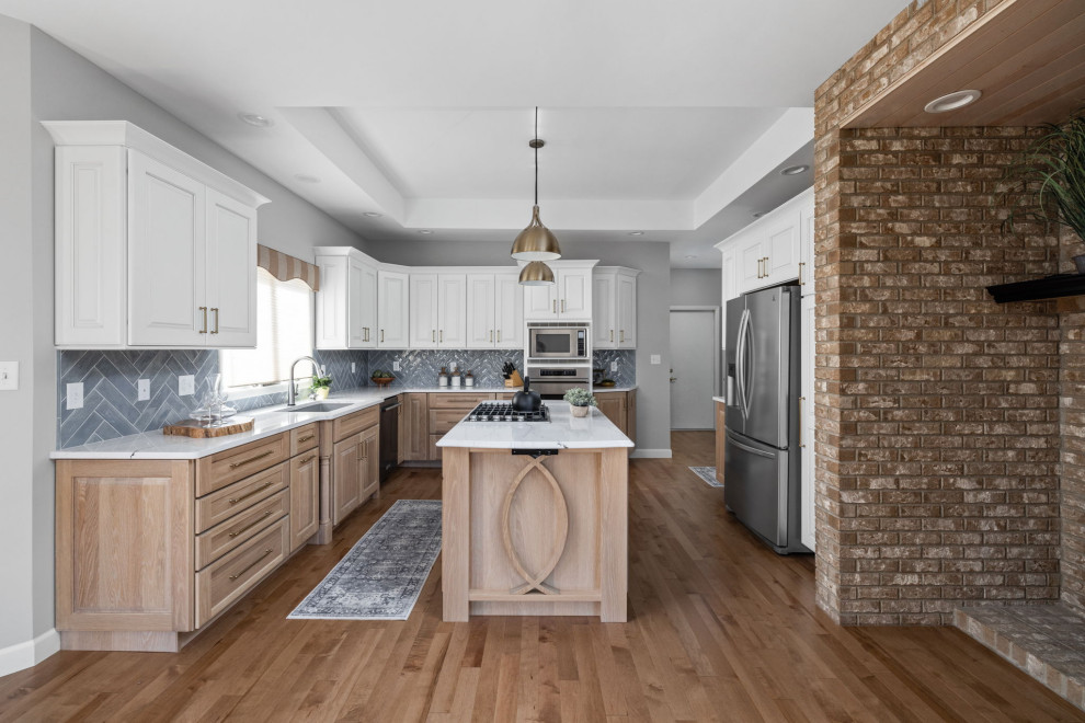 Kitchen - transitional kitchen idea in Indianapolis