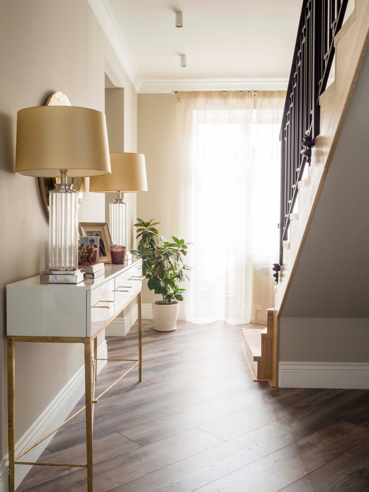 Холл с лестницей