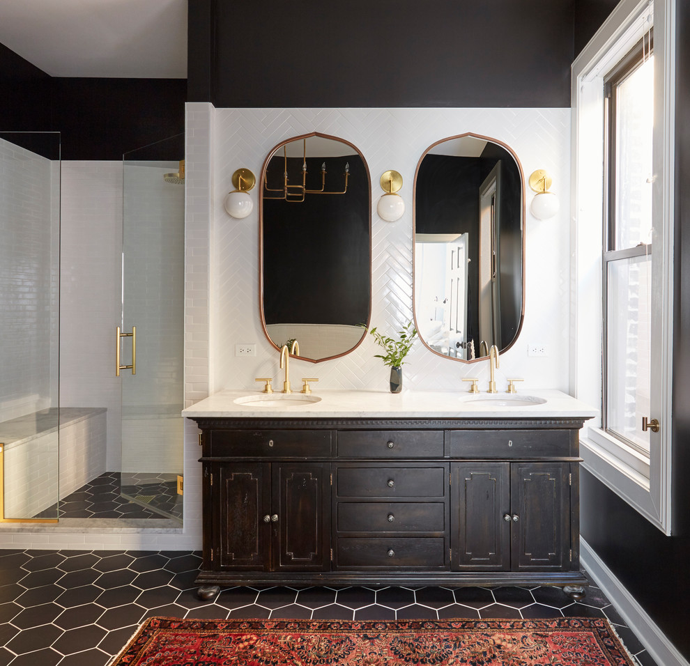 Inspiration for a transitional bathroom remodel in Chicago