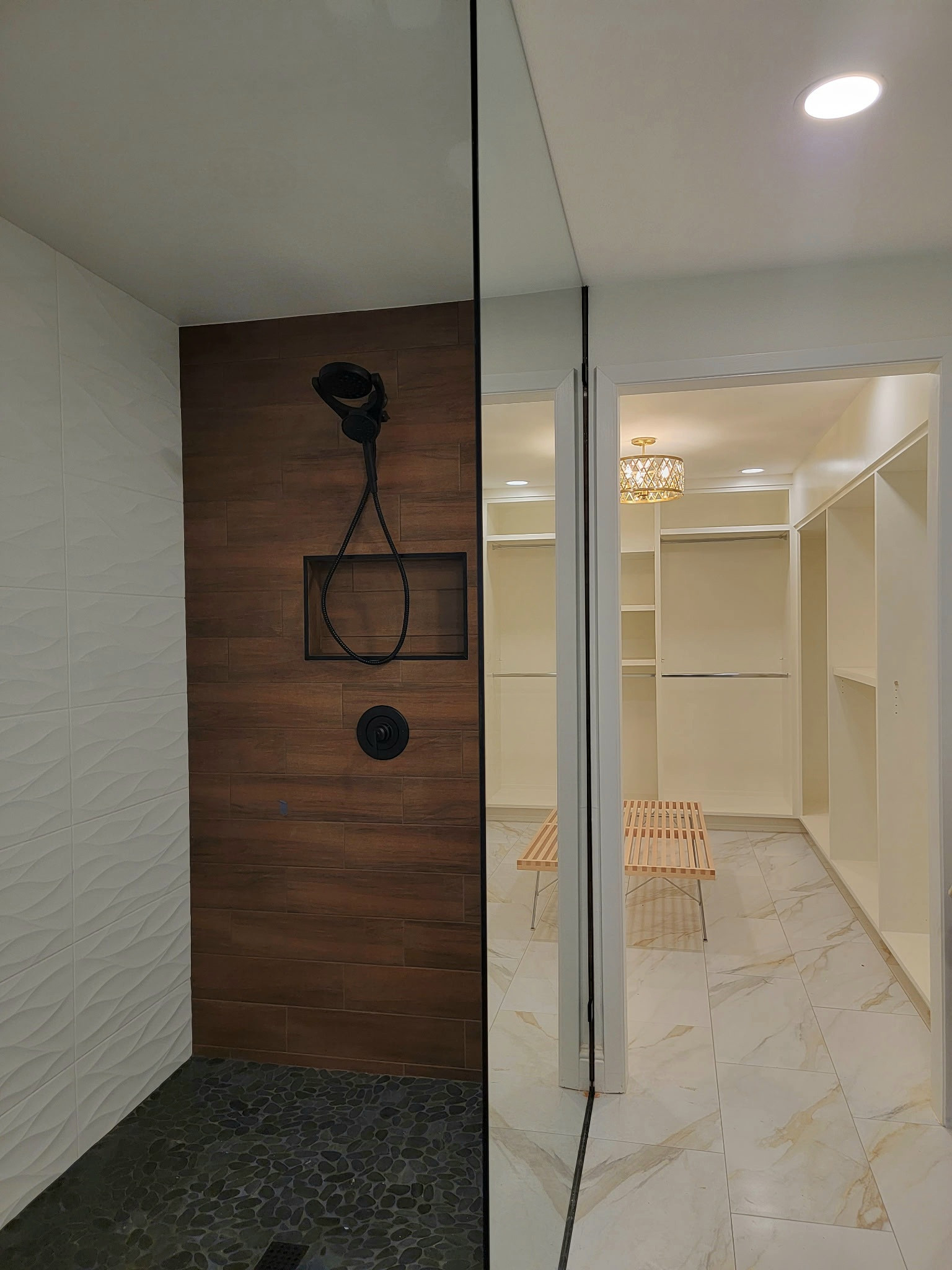 CONTEMPORARY MASTER BATHROOM WITH WALKING CLOSET
