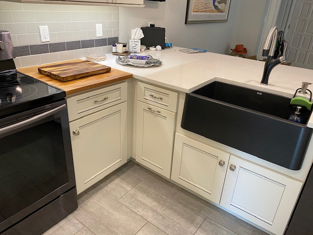 Transitional home design photo in Burlington