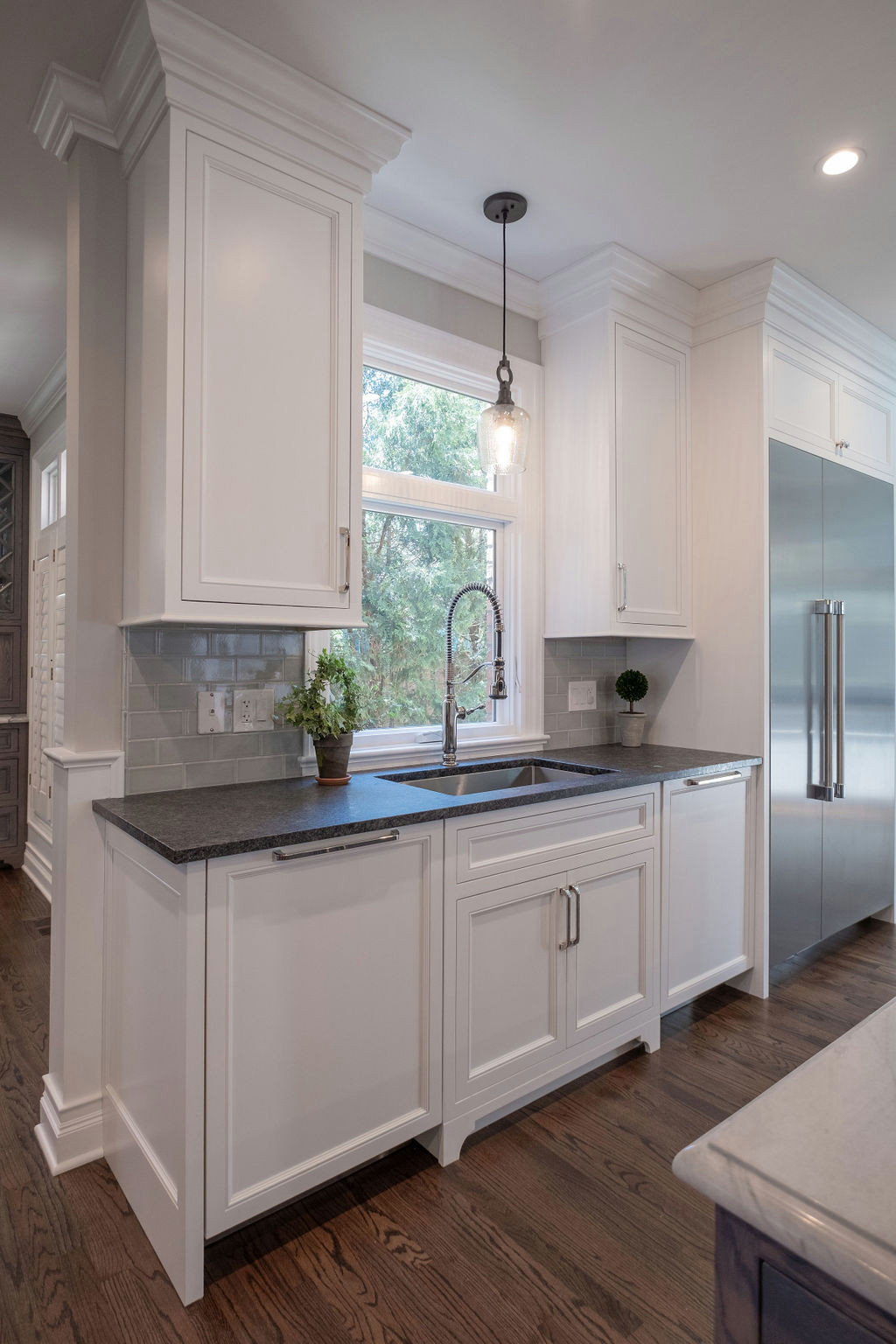 Modern Farmhouse Kitchen and Home Bar