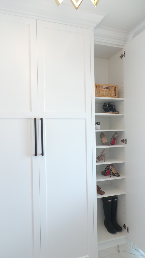 Inspiration for a transitional entryway remodel in Toronto