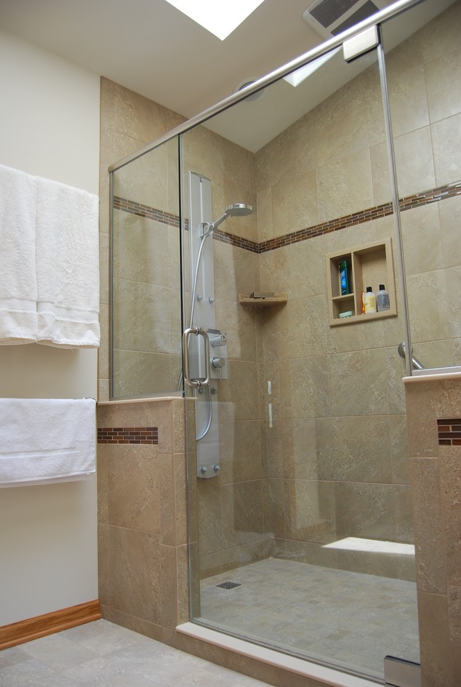 Photo of a traditional bathroom in Chicago with an open shower, beige floor, a hinged shower door, a niche and vaulted.