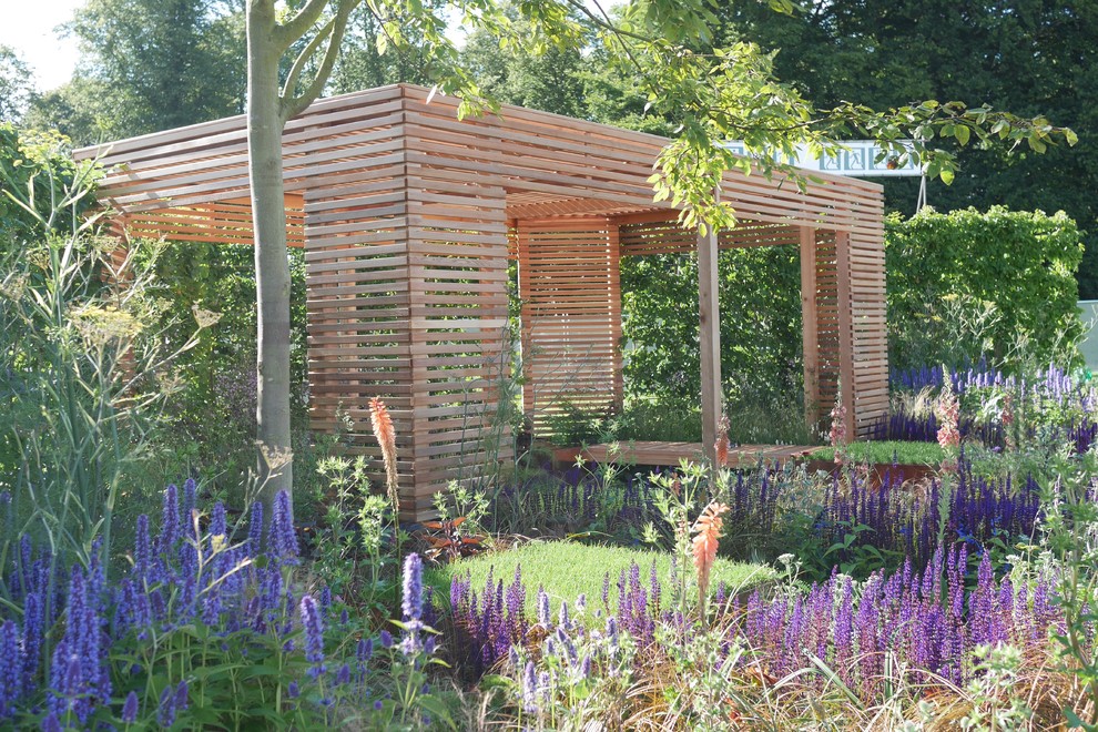 Design ideas for a contemporary backyard garden in Cheshire.
