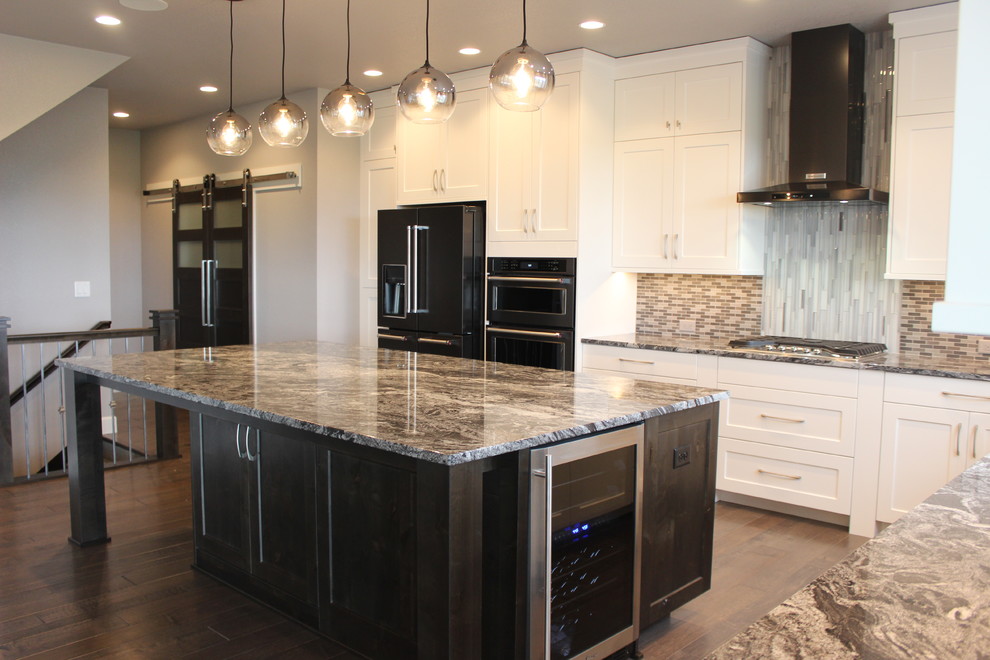 Kitchen - large transitional l-shaped medium tone wood floor and brown floor kitchen idea with an undermount sink, shaker cabinets, white cabinets, granite countertops, multicolored backsplash, mosaic tile backsplash, black appliances and an island