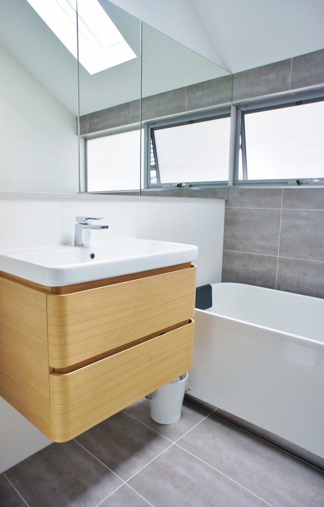 This is an example of a contemporary bathroom in Sydney.