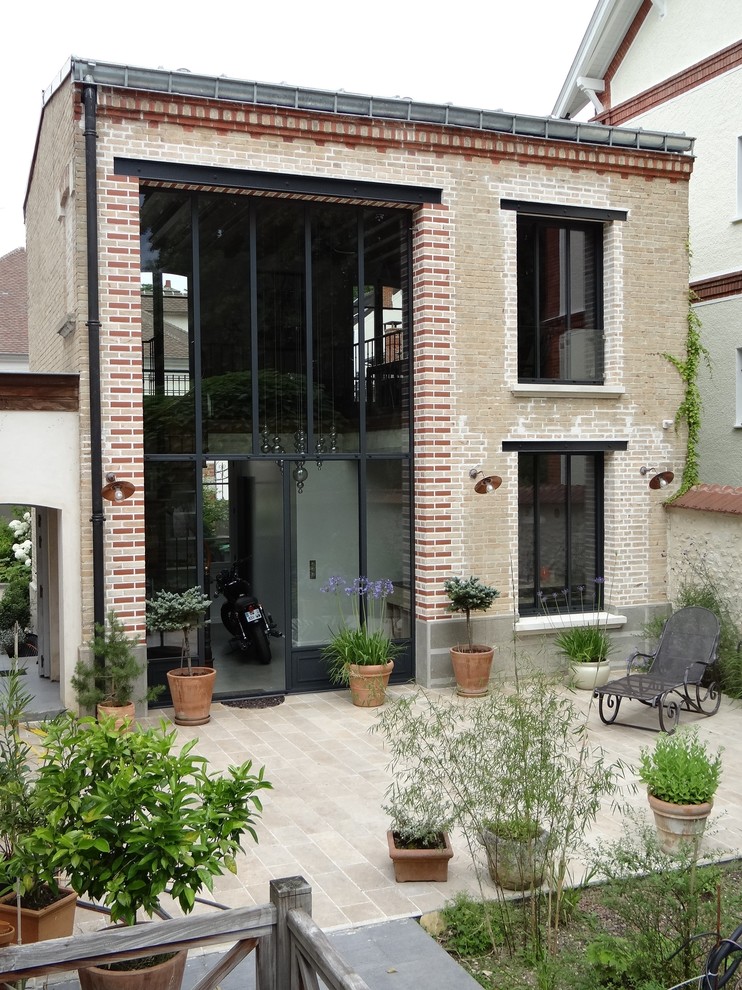 Photo of an industrial two-storey brick exterior in Paris.