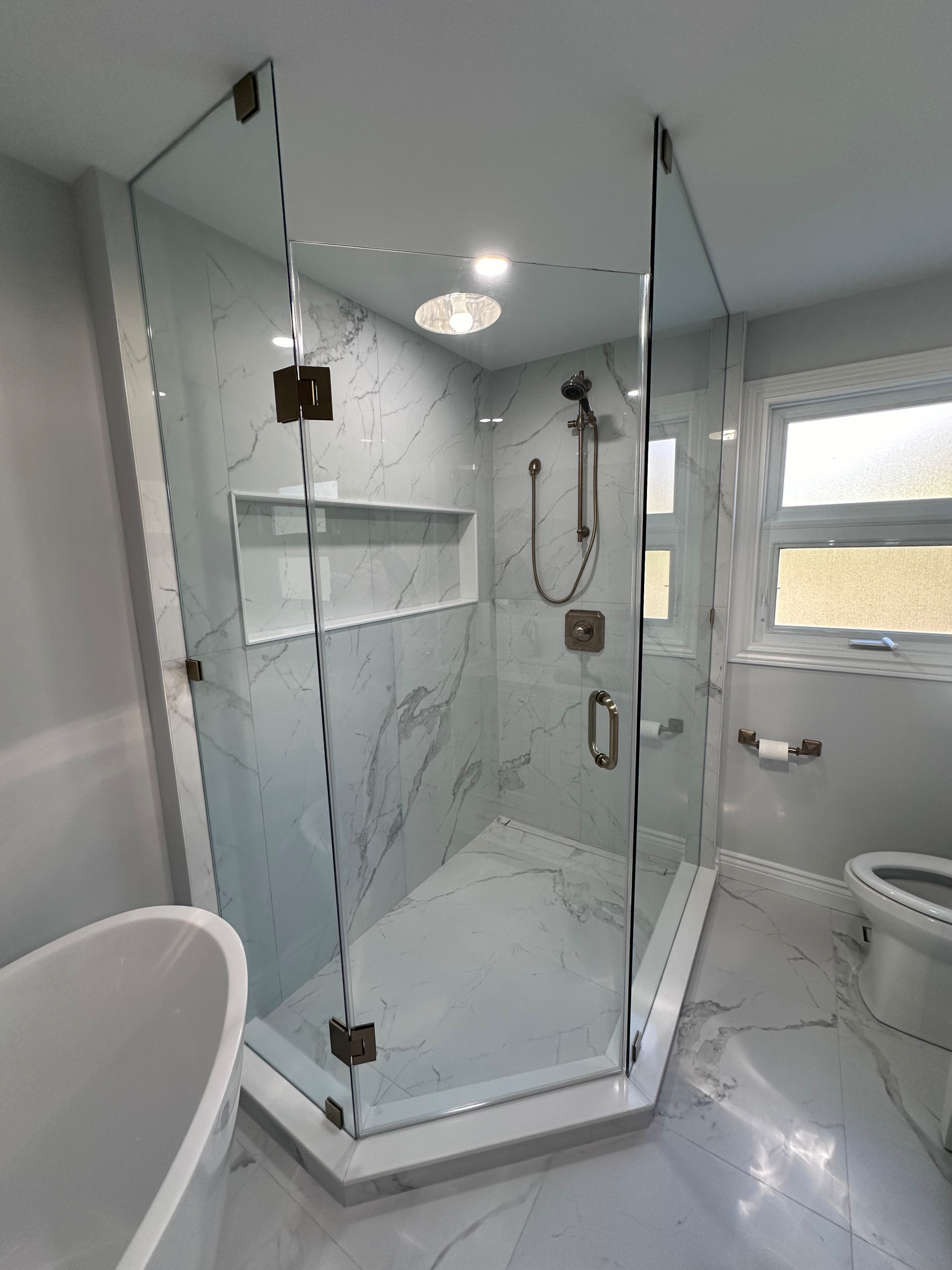 Home design - modern home design idea in Toronto