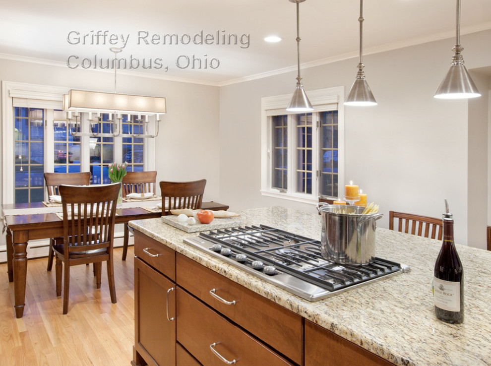 Transitional kitchen photo in Columbus