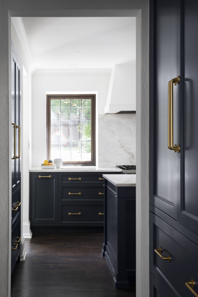 Inspiration for a transitional home design remodel in Milwaukee