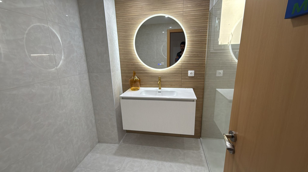 Cuarto de Baño con Diseño de Iluminación