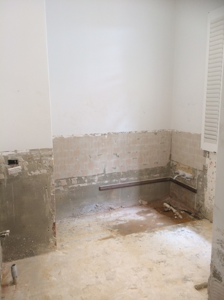 Inspiration for a contemporary bathroom in Perth.