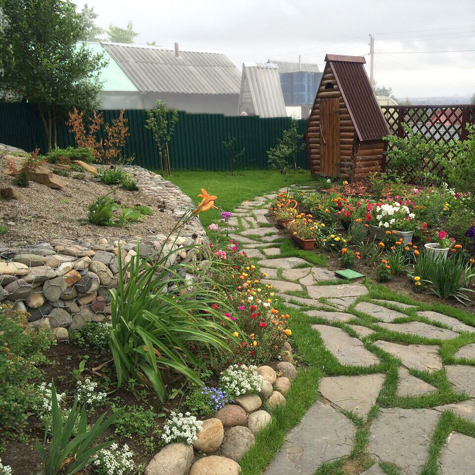 Миниатюрный участок на большом склоне