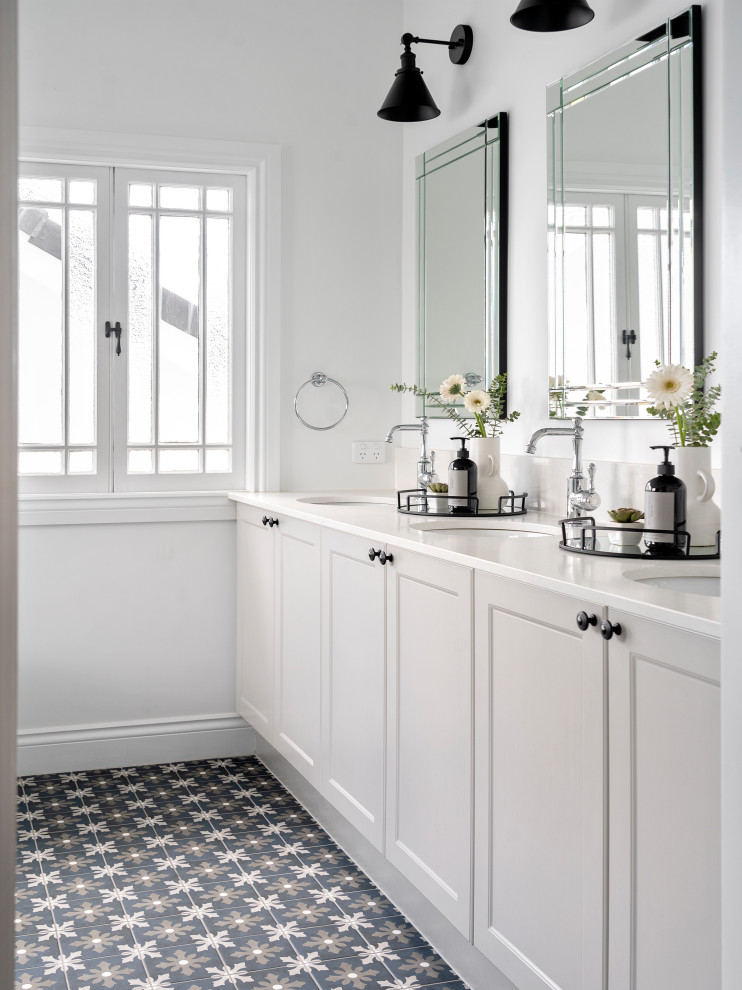 Design ideas for a beach style bathroom in Brisbane.