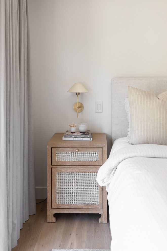 Bedroom - transitional bedroom idea in Phoenix