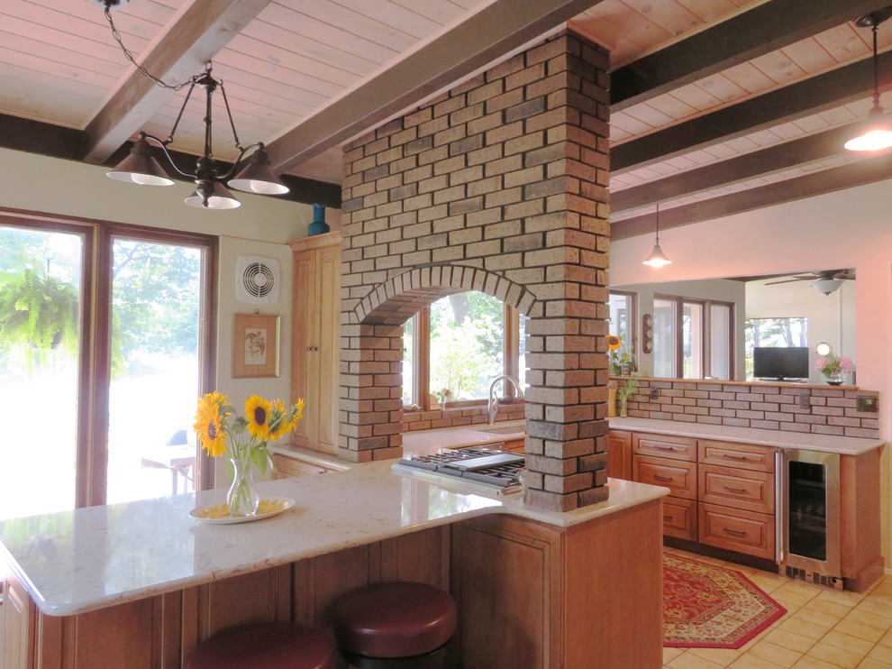 Example of a mountain style home design design in Grand Rapids