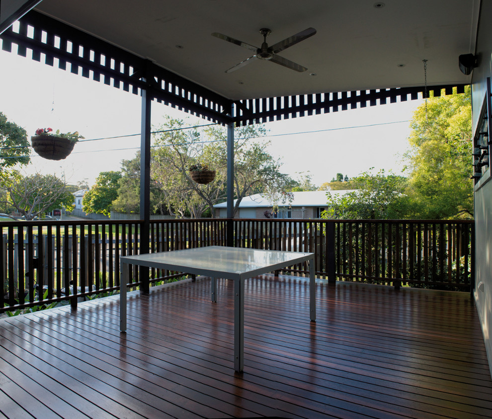 This is an example of a contemporary deck in Brisbane.