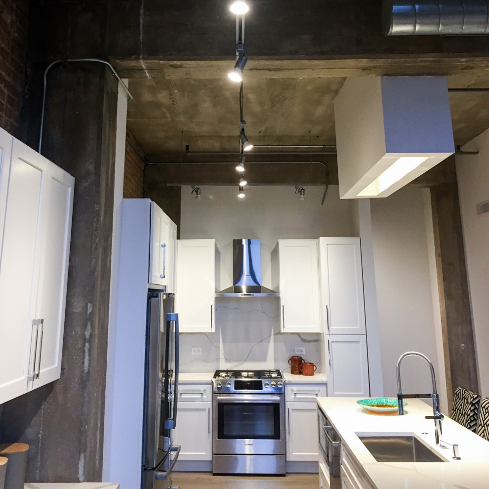 Kitchen - kitchen idea in Chicago