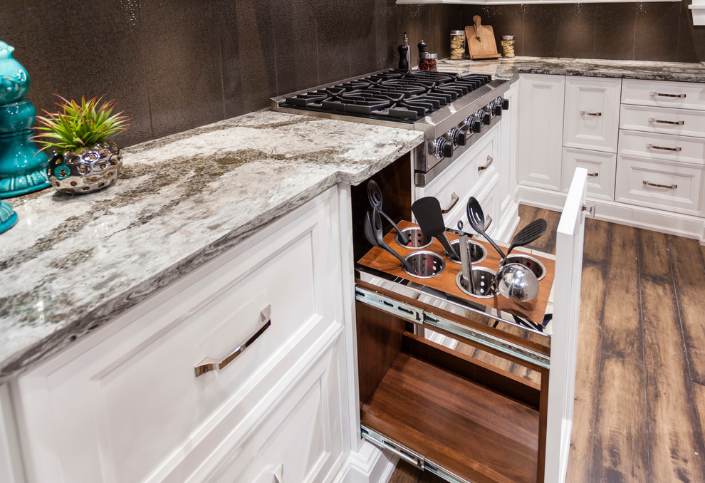 Inspiration for a transitional kitchen remodel in Toronto