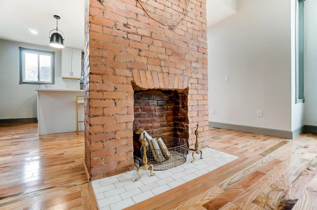 Eastside Cincinnati contemporary-vardagsrum