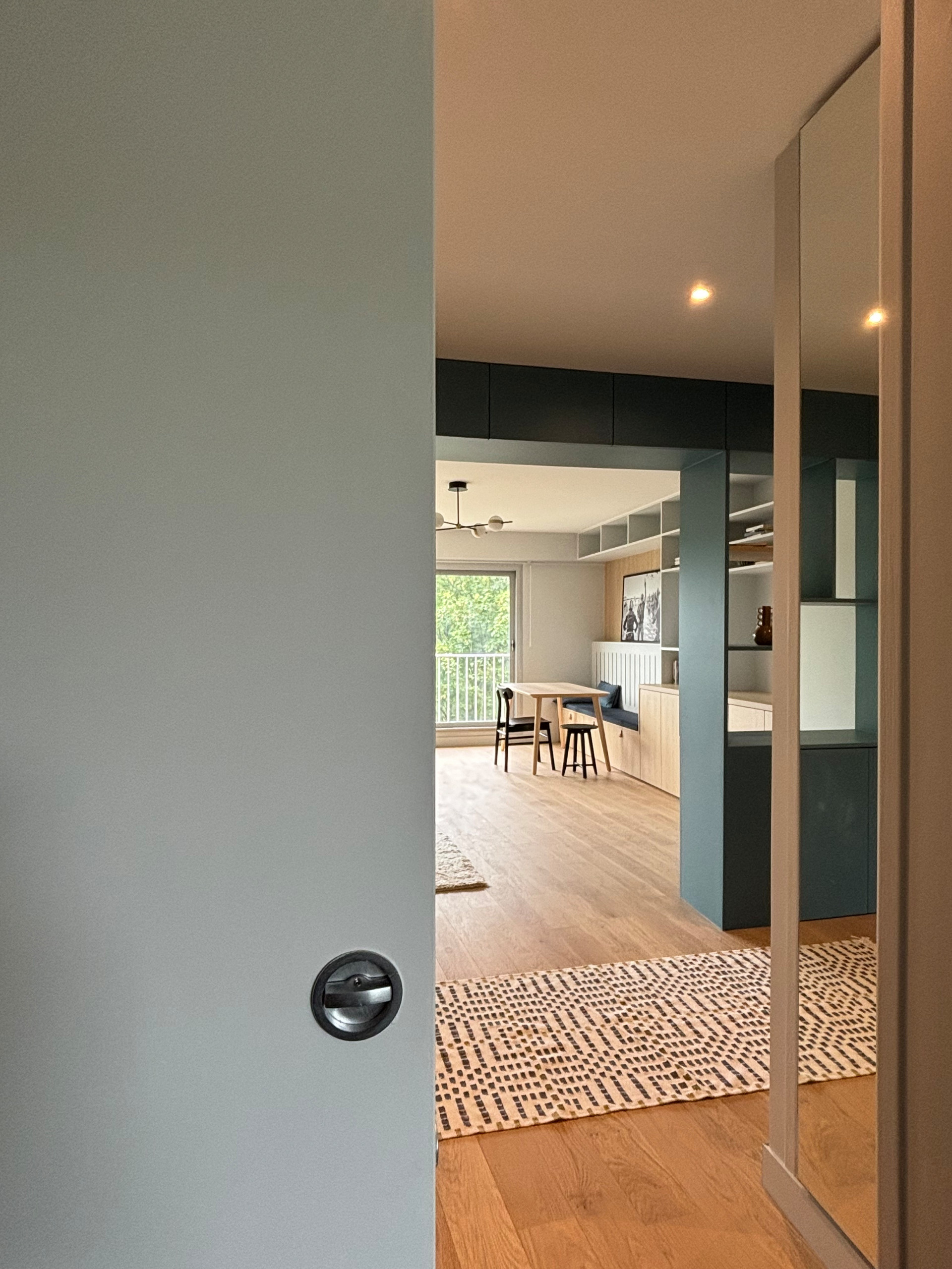 Appartement familial avec bibliothèque traversante