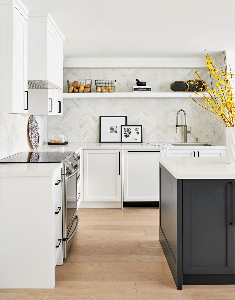 Example of a trendy kitchen design in Toronto