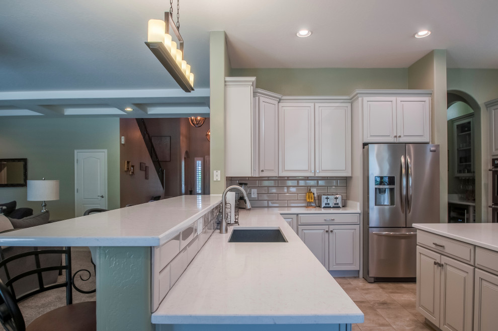 Kitchen - kitchen idea in Phoenix