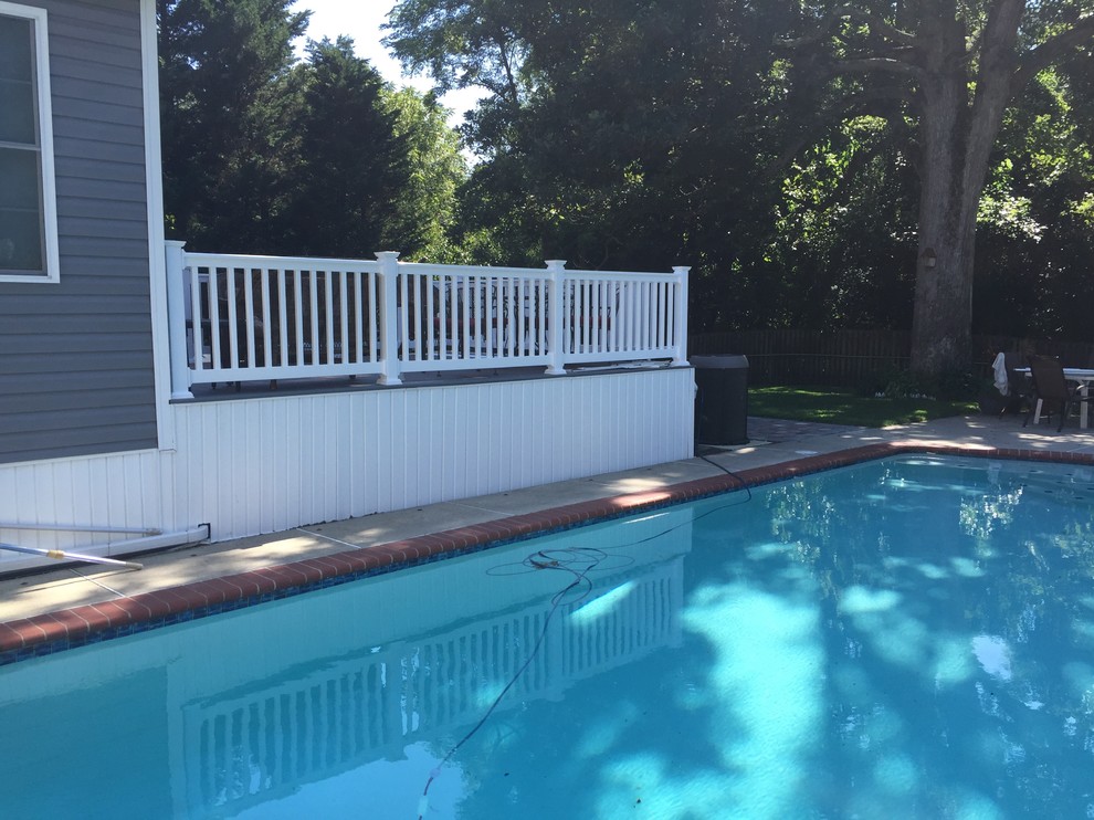 Example of a mid-sized deck design in Baltimore with no cover