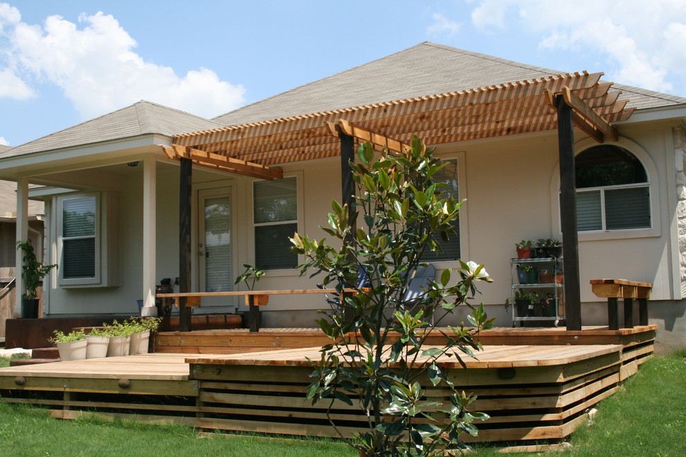 Deck - traditional deck idea in Austin