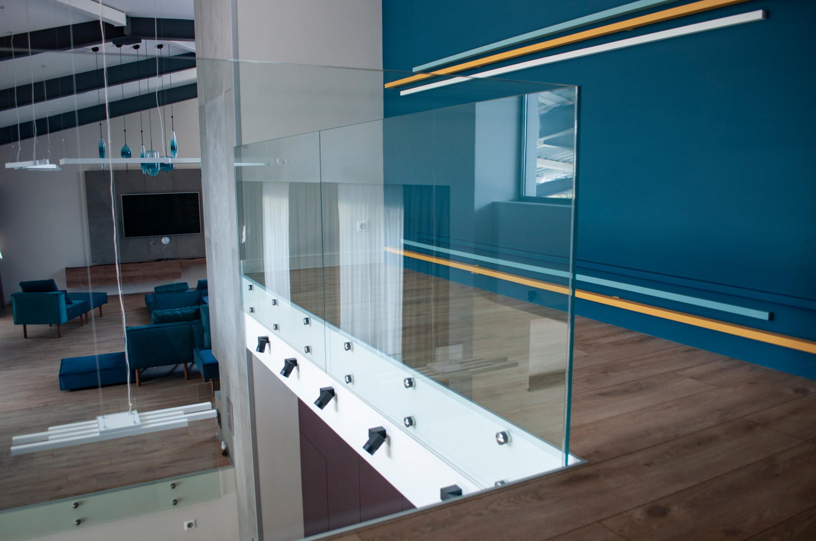 Лестница консольная с подсветкой