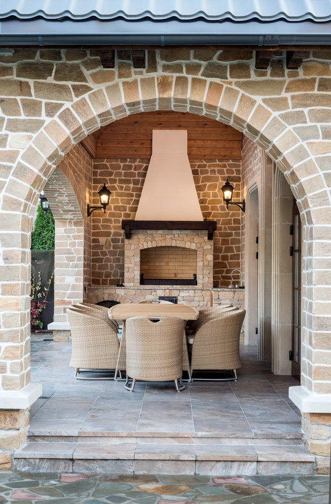 Барбекю на открытой террасе павильона