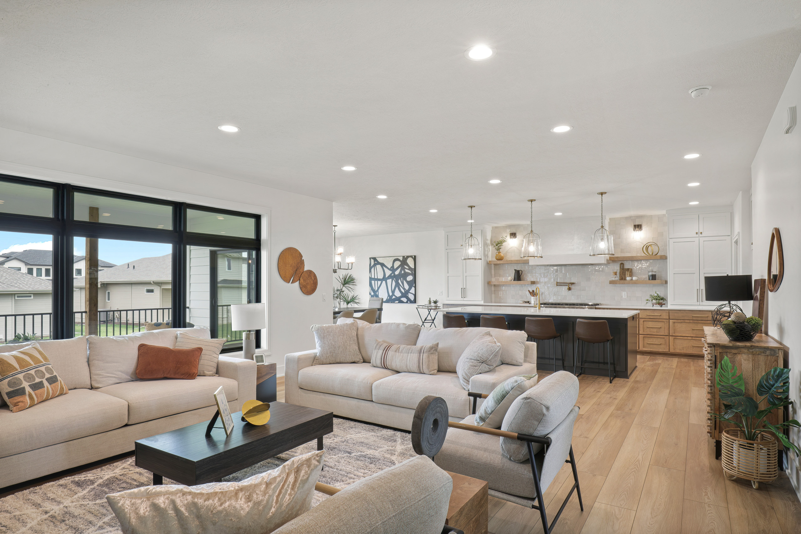 David Thoms 2-Story Elkhorn Staging
