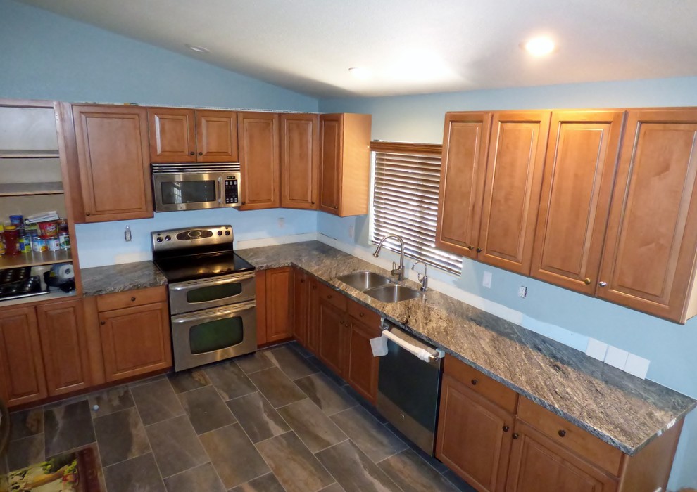 Transitional kitchen photo in Phoenix