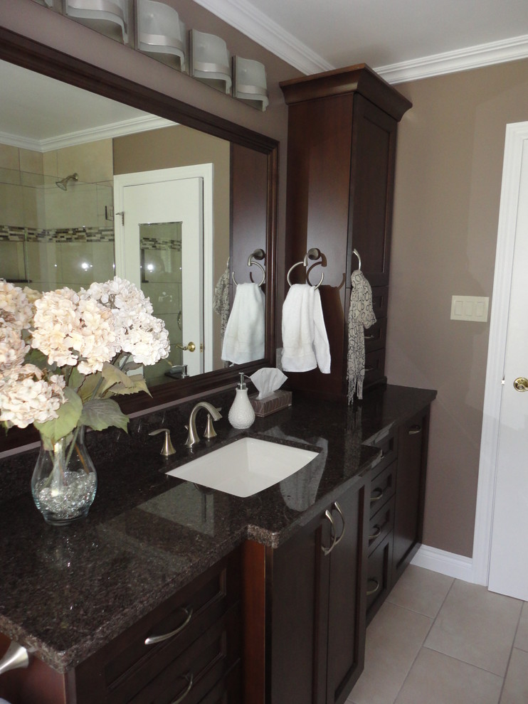 Inspiration for a transitional home design remodel in Toronto