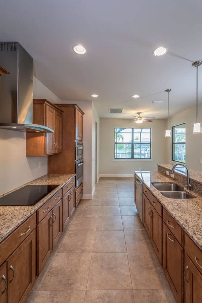 Kitchen - transitional kitchen idea in Miami