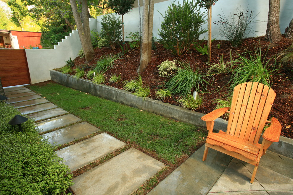 Design ideas for a contemporary garden in Santa Barbara.