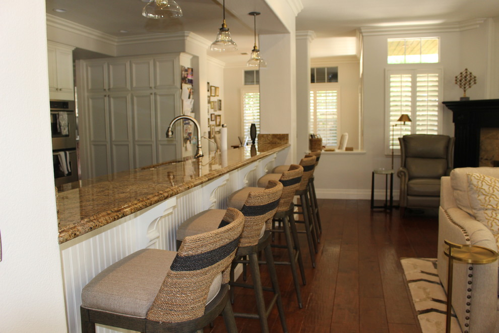 Kitchen - transitional kitchen idea in Orange County
