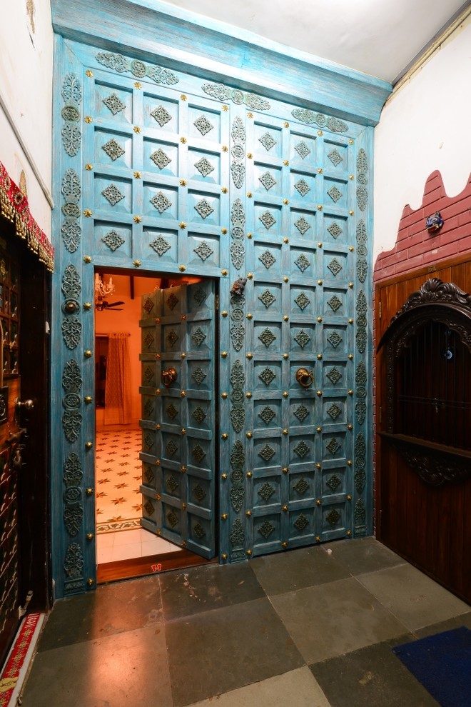 This is an example of an entryway in Mumbai.