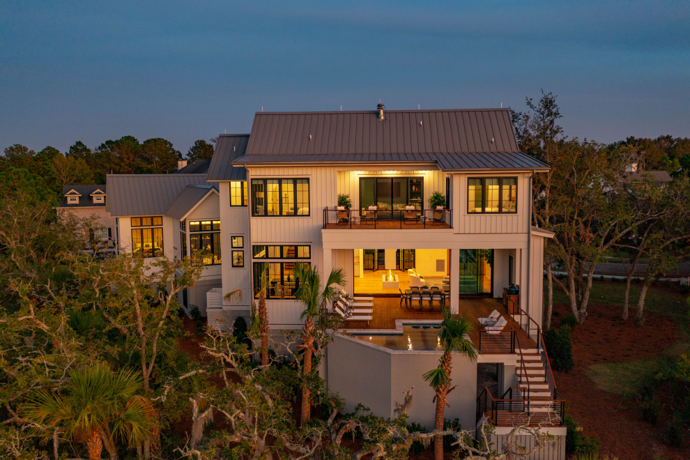 Example of a transitional exterior home design in Charleston