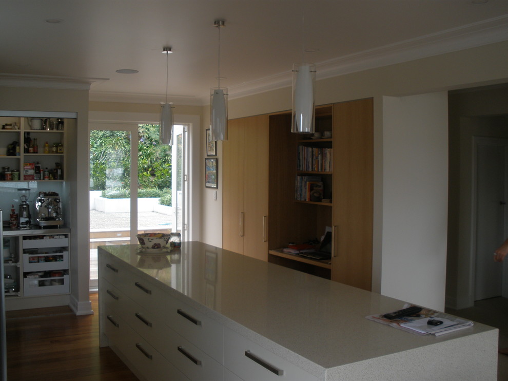 Photo of a modern kitchen in Wellington.